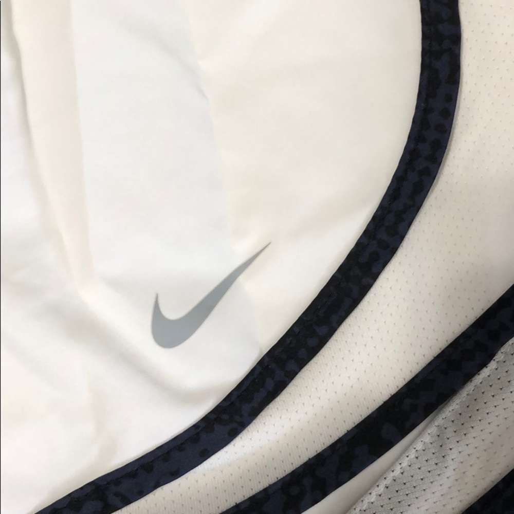 Nike Running Shorts - Picture 2 of 3